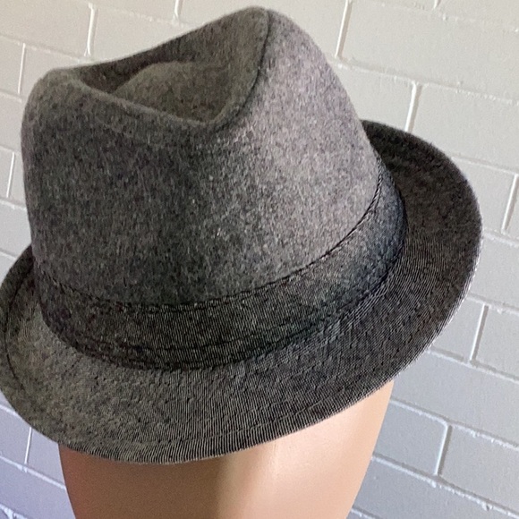Fedora 🎩 - Picture 2 of 6